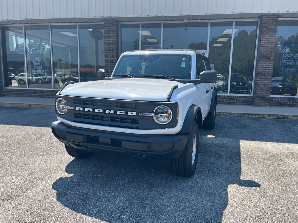 2025 Ford Bronco Base in Oxford White — front three-quarter view