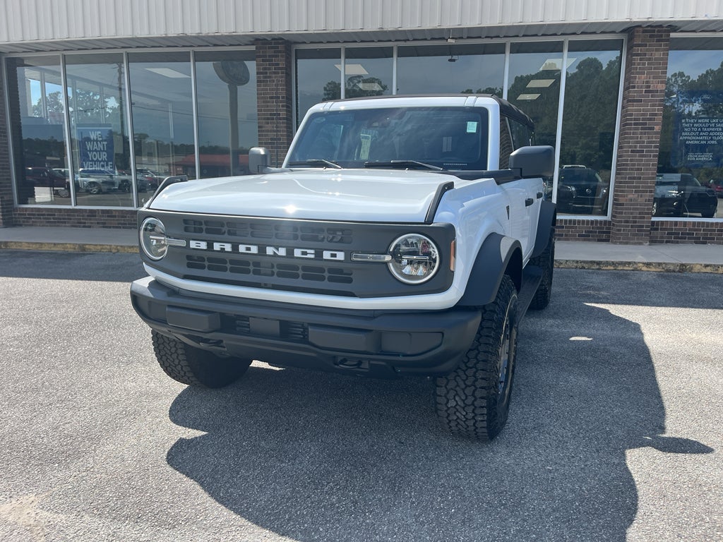 2025 Ford Bronco Base in Oxford White — front three-quarter view